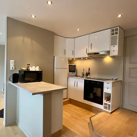 Cozy Nest- Walking Distance To City Center Appartamento