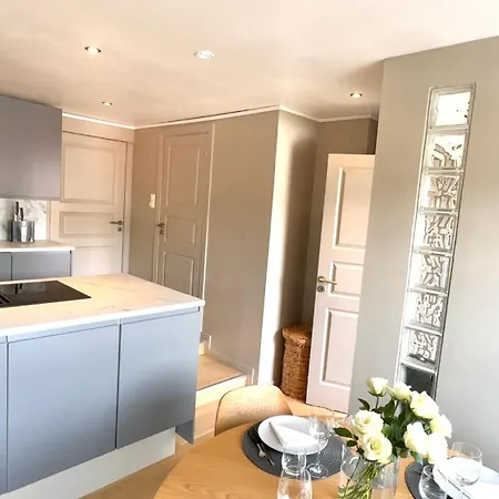 Cozy Nest- Walking Distance To Center Bergen
