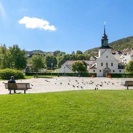 Cozy Nest- Walking Distance To City Center Apartamento Bergen